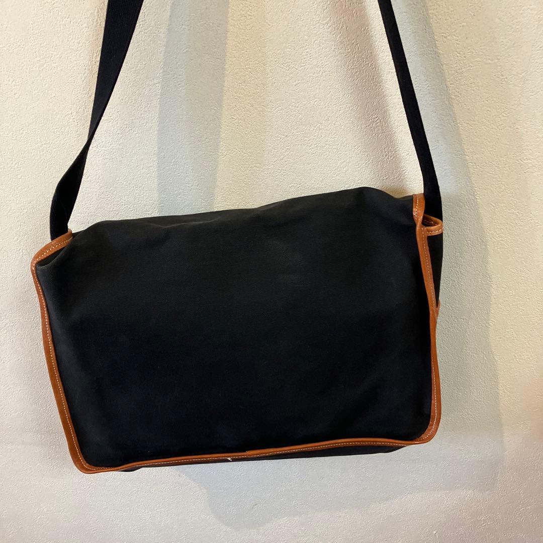 ジルベルソー　GILLESBERTHOUD 帆布製ショルダーバック