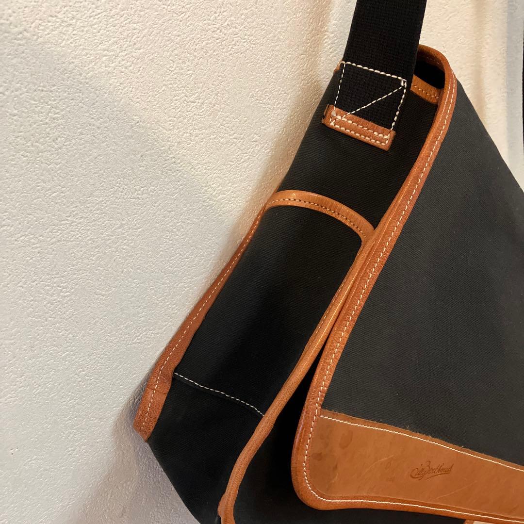 ジルベルソー　GILLESBERTHOUD 帆布製ショルダーバック