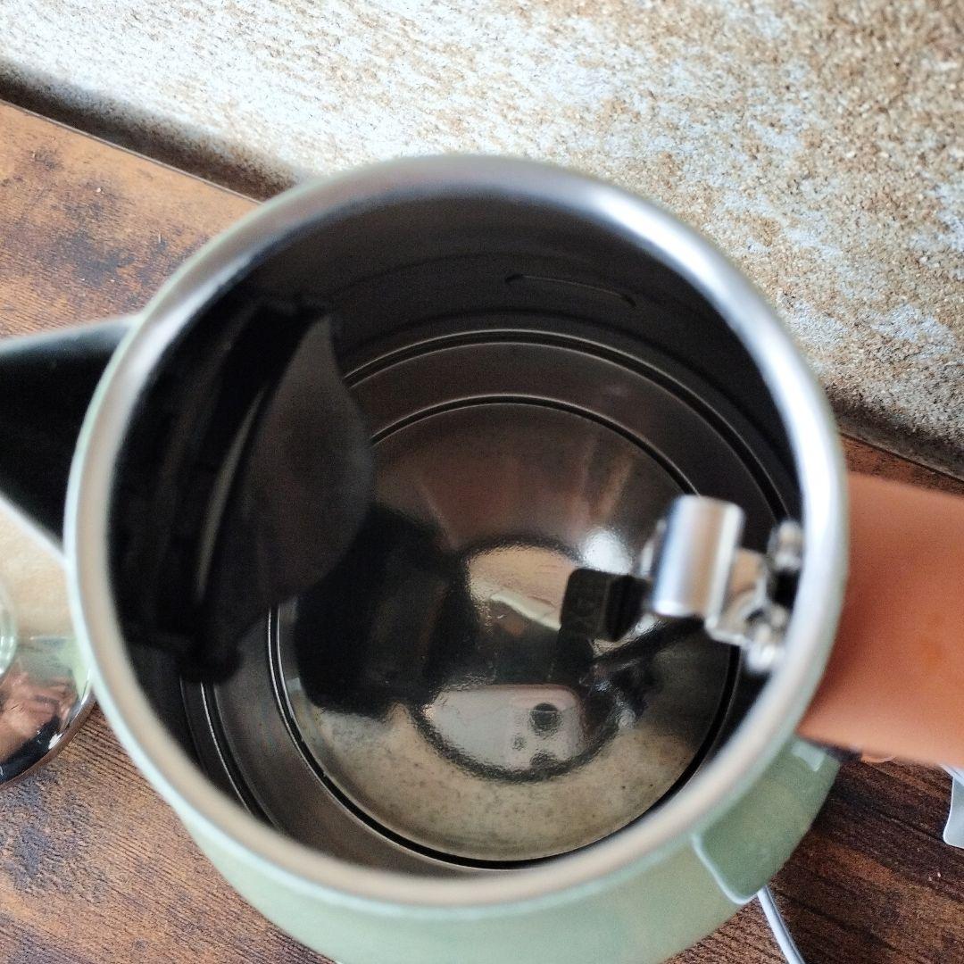 De'Longhi グリーン 電気ケトル 【送料無料】