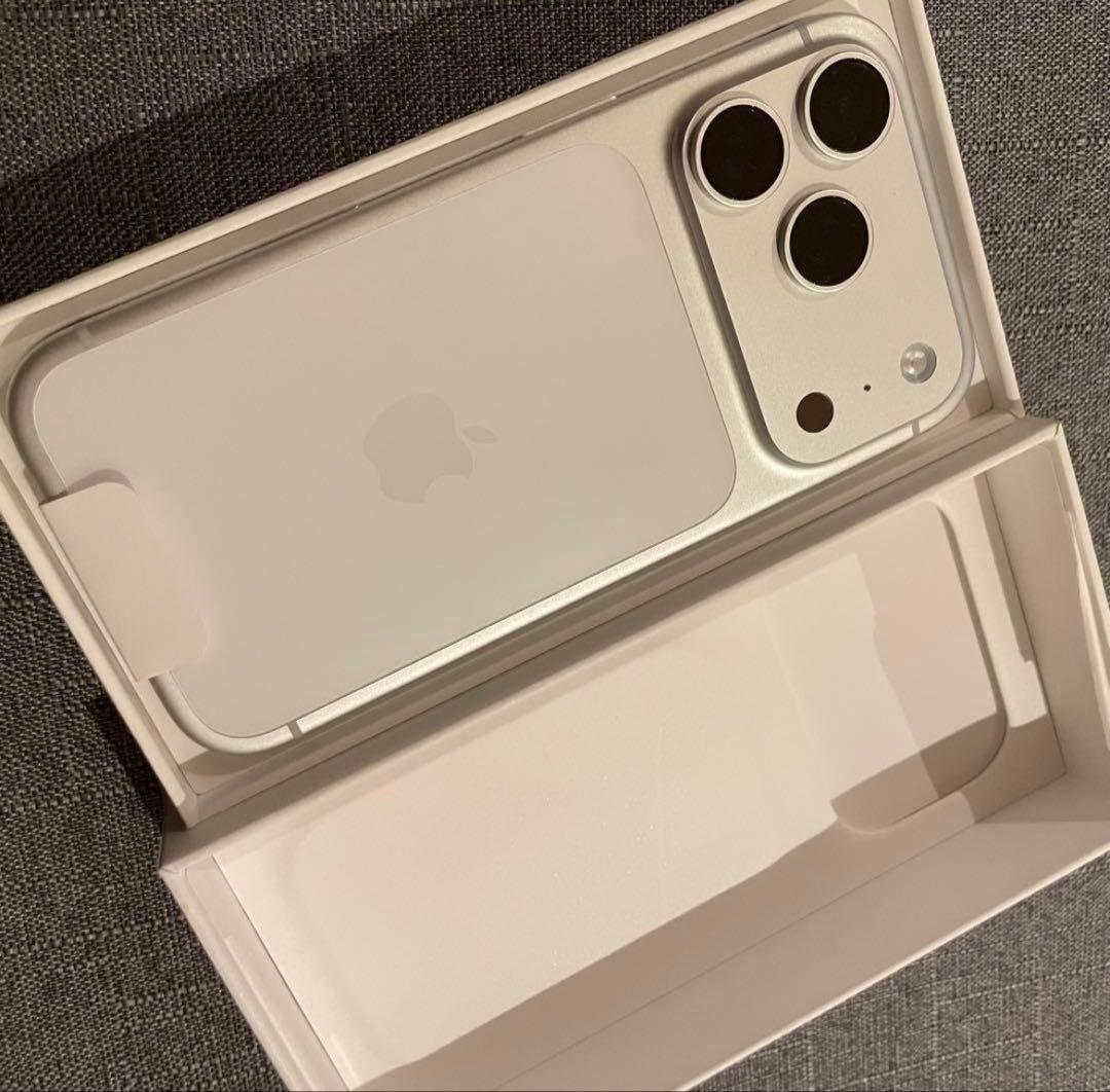 開封未使用アップル iPhone17 Pro 256GB シルバー