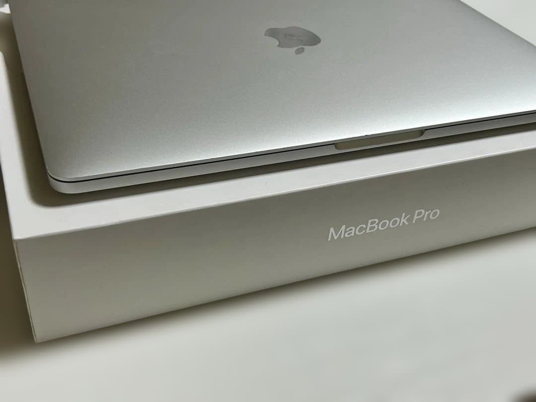 MacBook本体 MacBook Pro 13inch CPUi7 16GB
