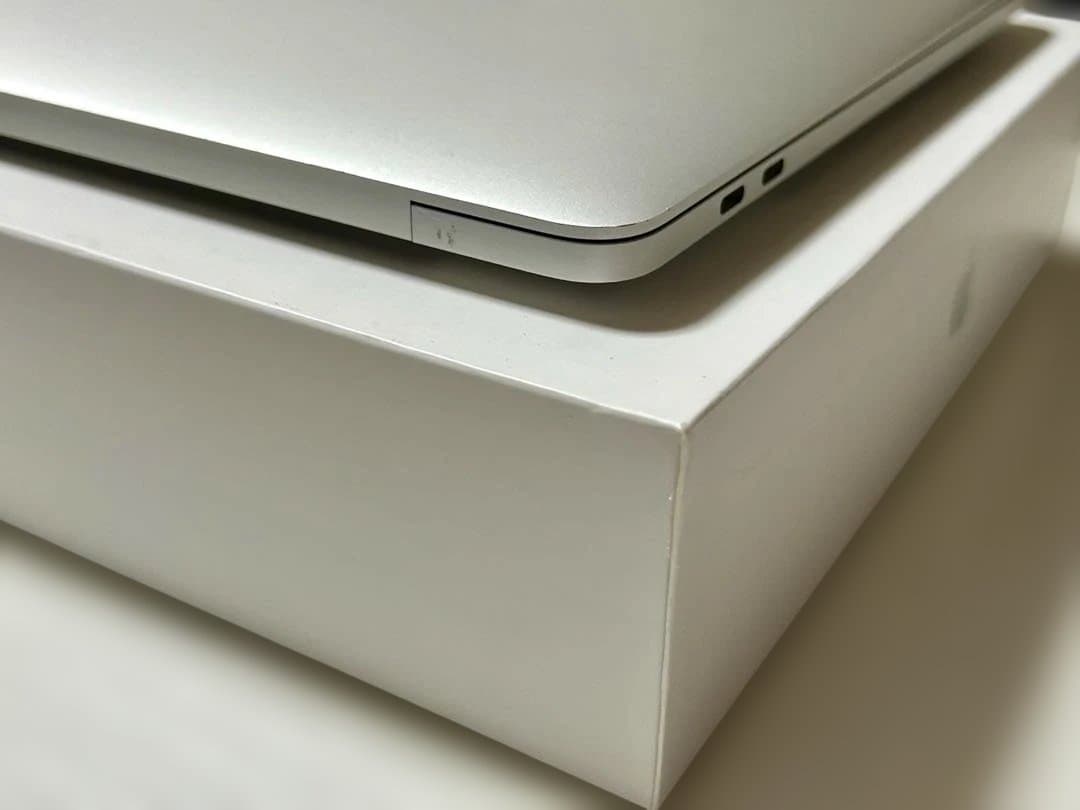 MacBook本体 MacBook Pro 13inch CPUi7 16GB