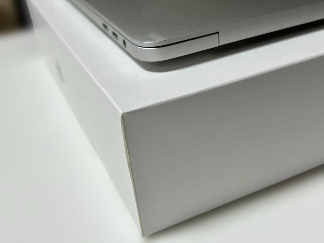 MacBook本体 MacBook Pro 13inch CPUi7 16GB