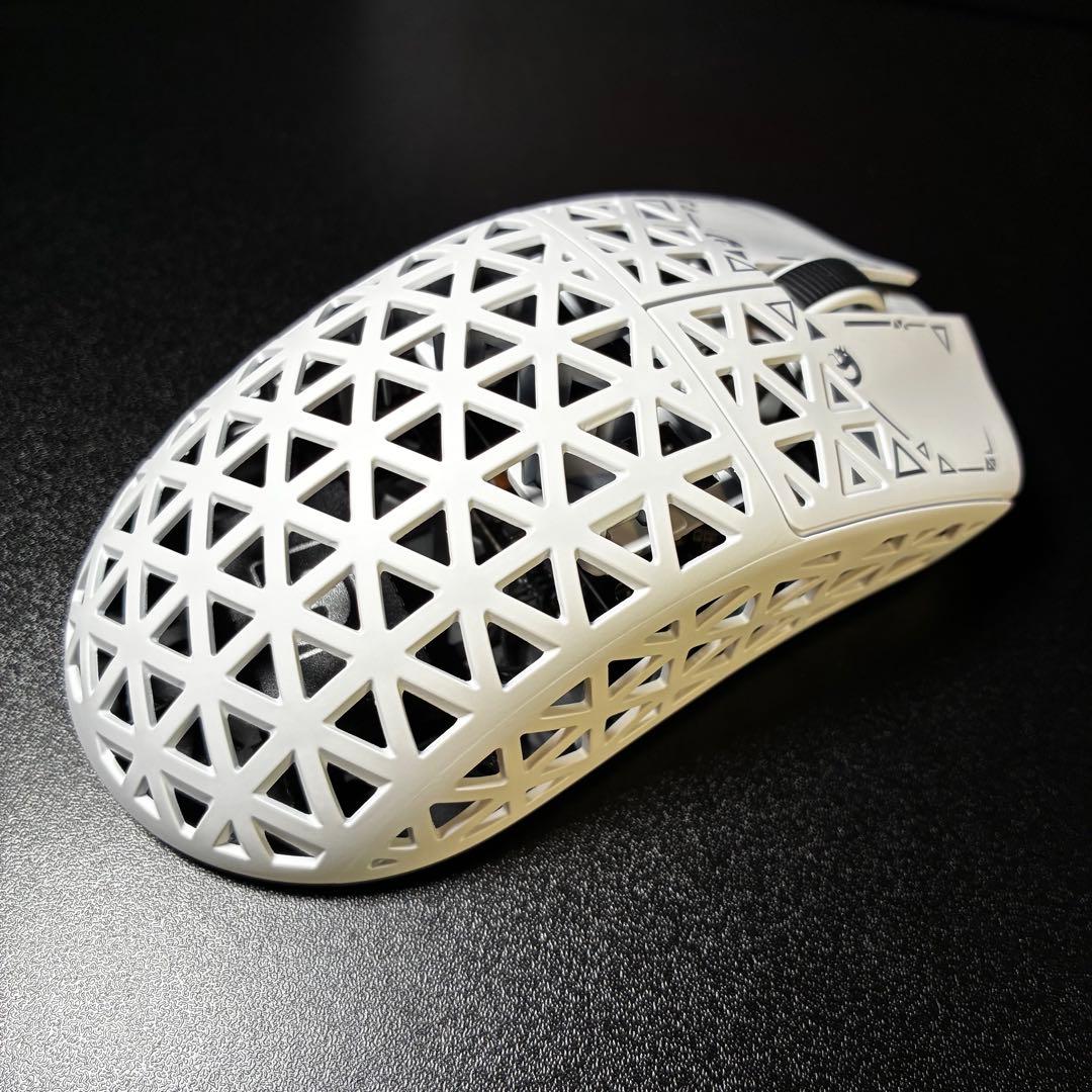 R5 ULTRA ワイヤレスゲーミングマウス ホワイト 超軽量