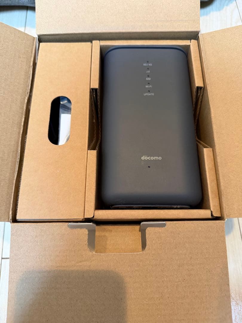 docomo  5Gルーター　HR02 本体