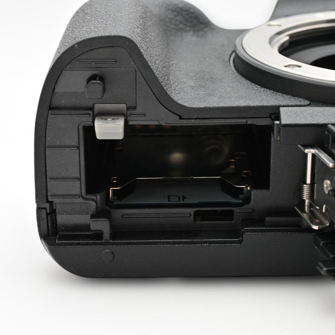 【ほぼ新品】 Canon EOS Kiss M2 ボディー ブラック