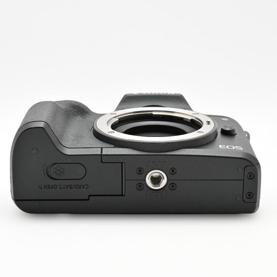 【ほぼ新品】 Canon EOS Kiss M2 ボディー ブラック