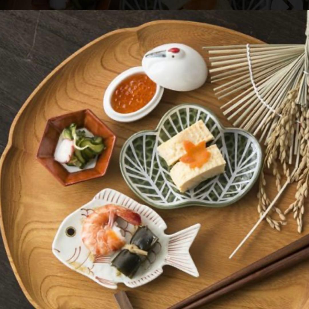 【在庫3】【新品】【大人気】有田焼幸楽窯　錦金叩鯛形銘々皿　紅白2枚セット