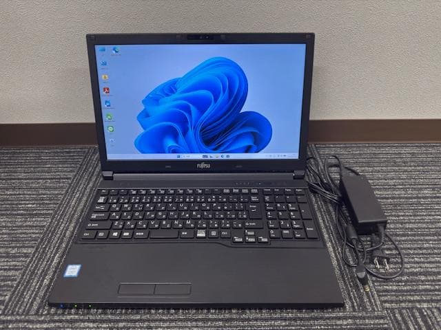 Fujitsu 15.6インチ ノートPC Core i7 (8世代）