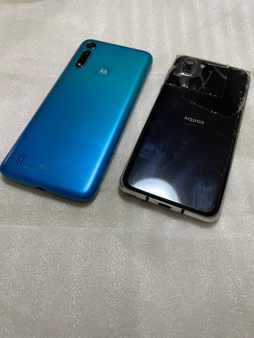 moto g8 POWER LITE＋AQUOS R2 706SH（画面割れ）