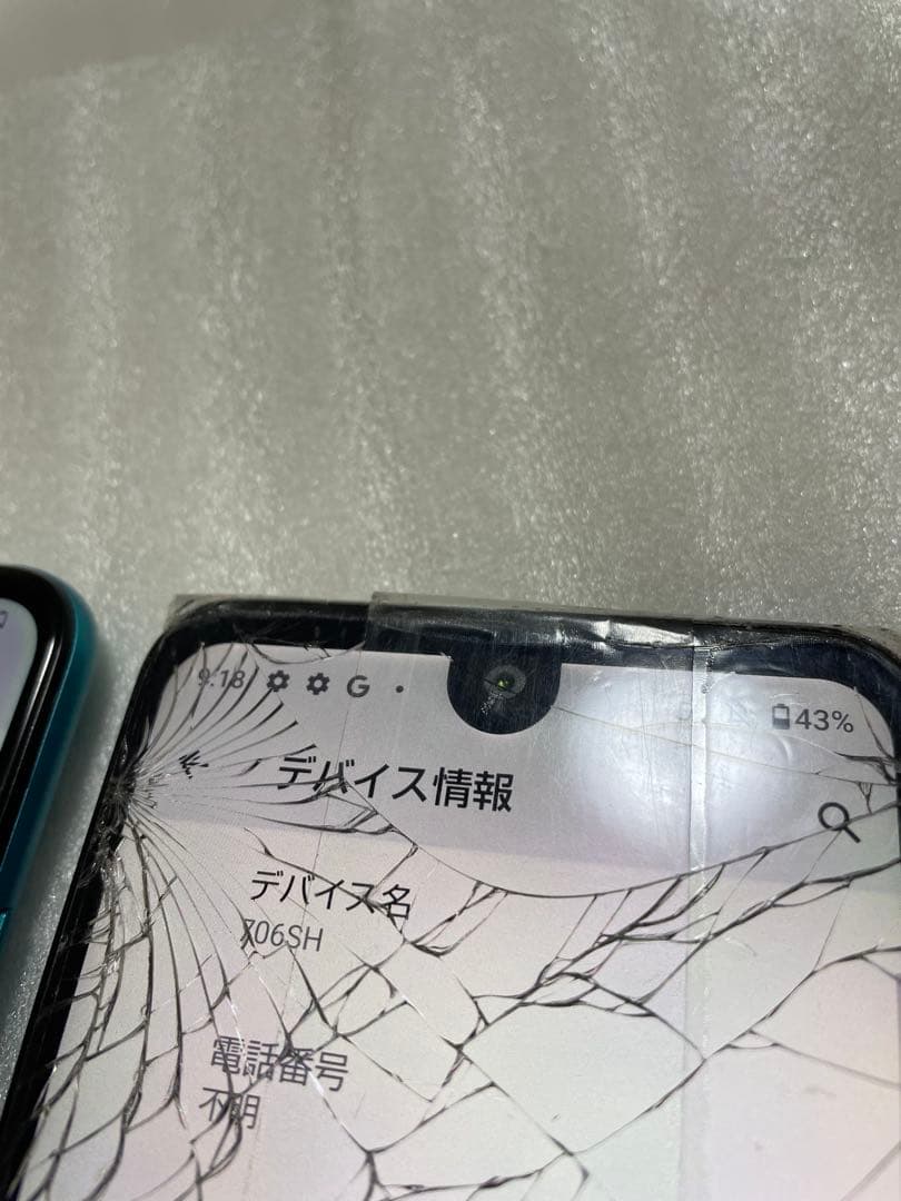 moto g8 POWER LITE＋AQUOS R2 706SH（画面割れ）
