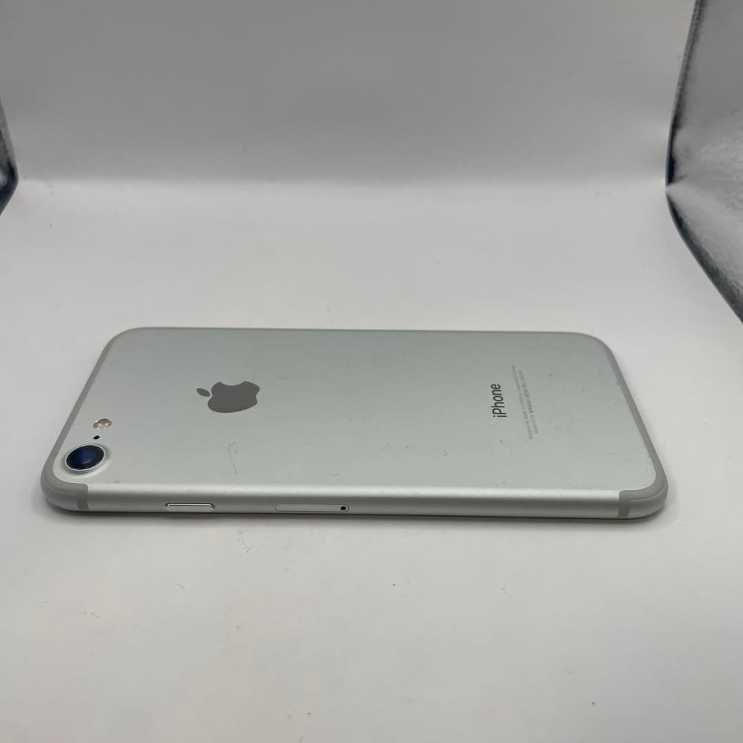 1.267 Softbank 美品　iPhone7 動作確認済み　96%