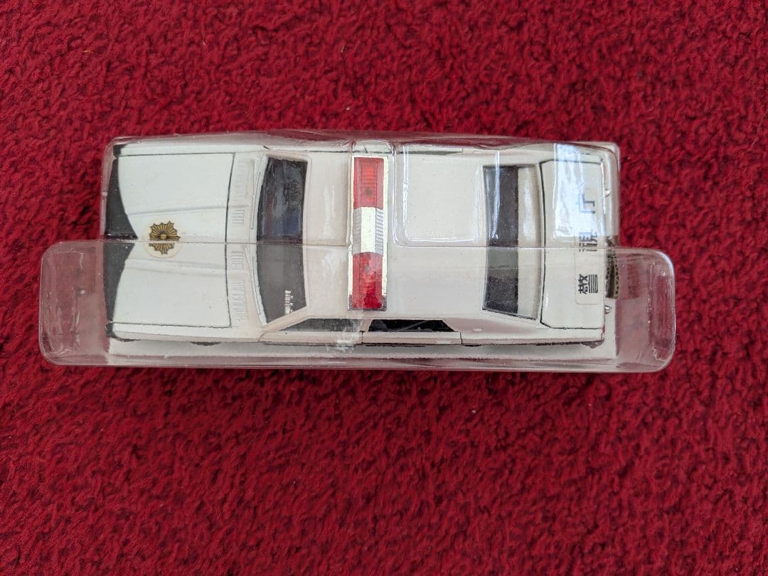 ニッサンセドリック4ドアパトカー