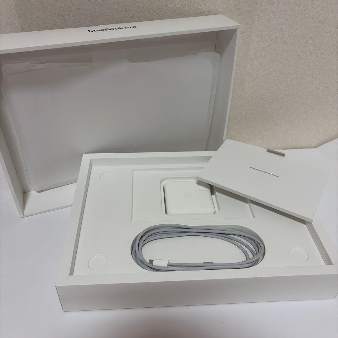 MacBookPro M1Pro 14インチ A2442 MKGP3J/A