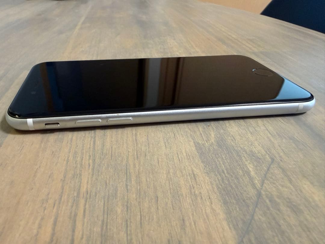 Apple iPhoneSE2 64GB ホワイト　おまけ付き