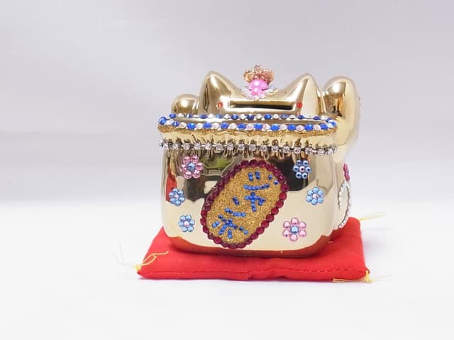 《値下げ》大当たりねこにしきゴールドジュエリー招き猫®️