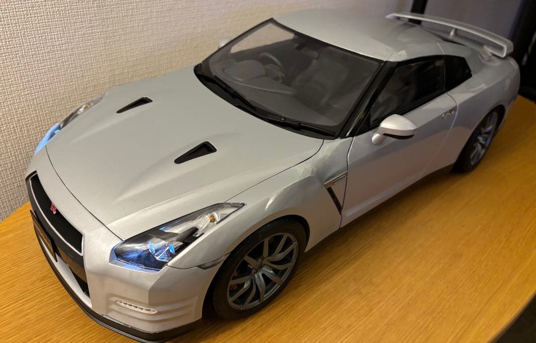 日産　GT-R R35イーグルモス1/8スケールモデル　完成品　デアゴスティーニ