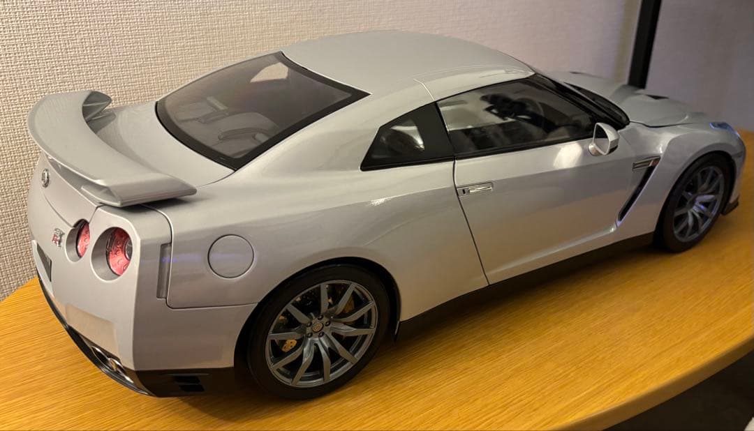 日産　GT-R R35イーグルモス1/8スケールモデル　完成品　デアゴスティーニ