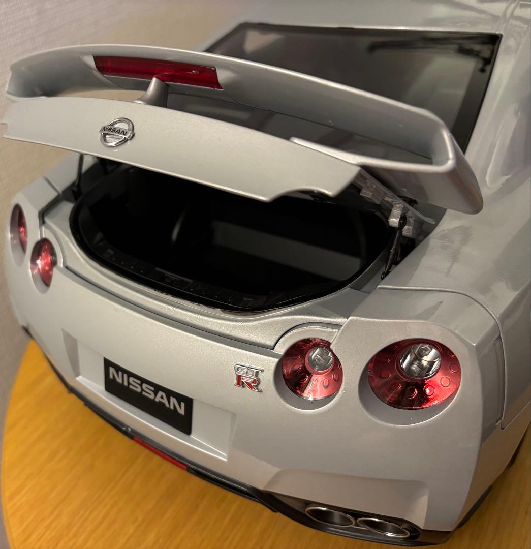 日産　GT-R R35イーグルモス1/8スケールモデル　完成品　デアゴスティーニ