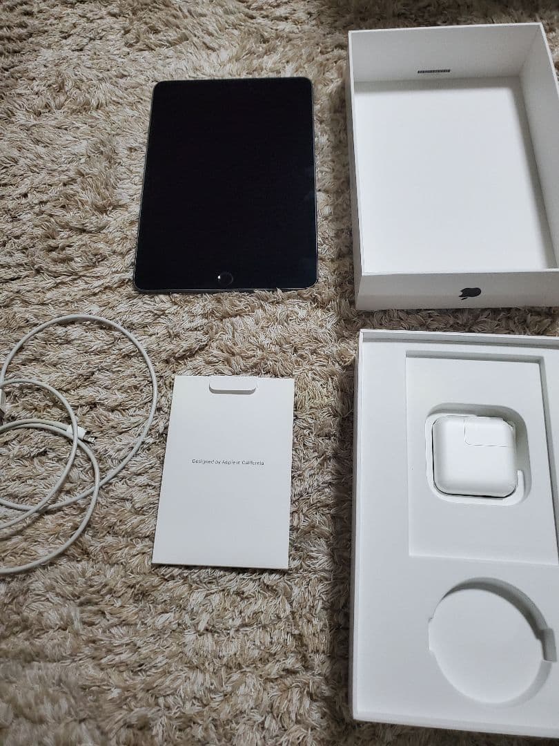 早い者勝ち Apple iPad 本体 充電器付き