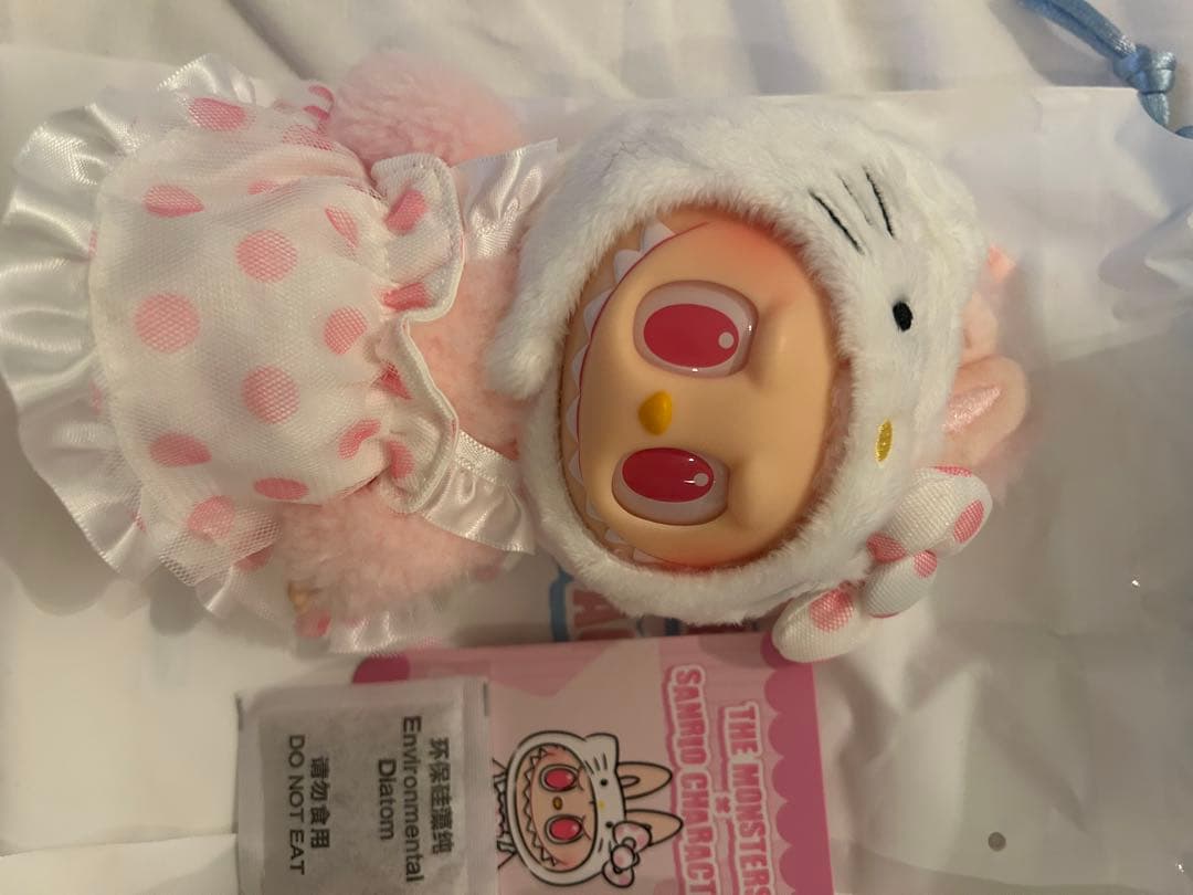 ラブブlabubu THE MONSTERS × サンリオHELLO KITTY