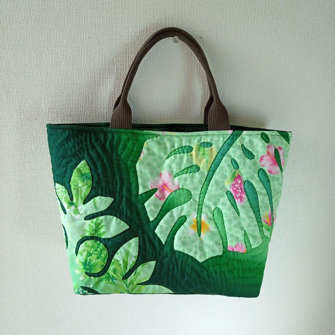 感謝セール　グリーンのぼかし染めにモンステラとマンゴーのハワイアンキルトバッグ