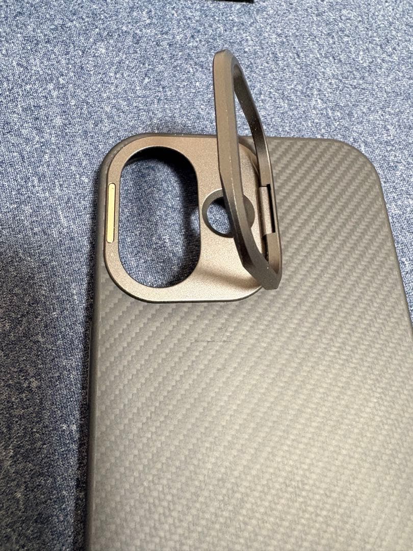 TUMI カーボンファイバー風 iPhone16 ケース　スタンド付