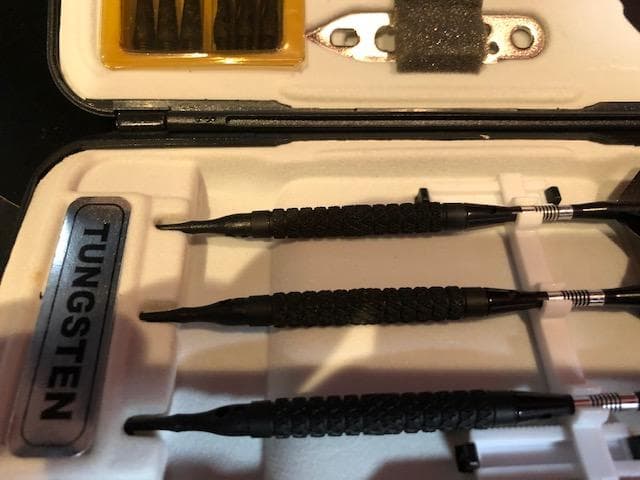 新品未使用ダーツ【激レア】レーザーダーツ：ナイトメア・ブラック１８ｇ ②