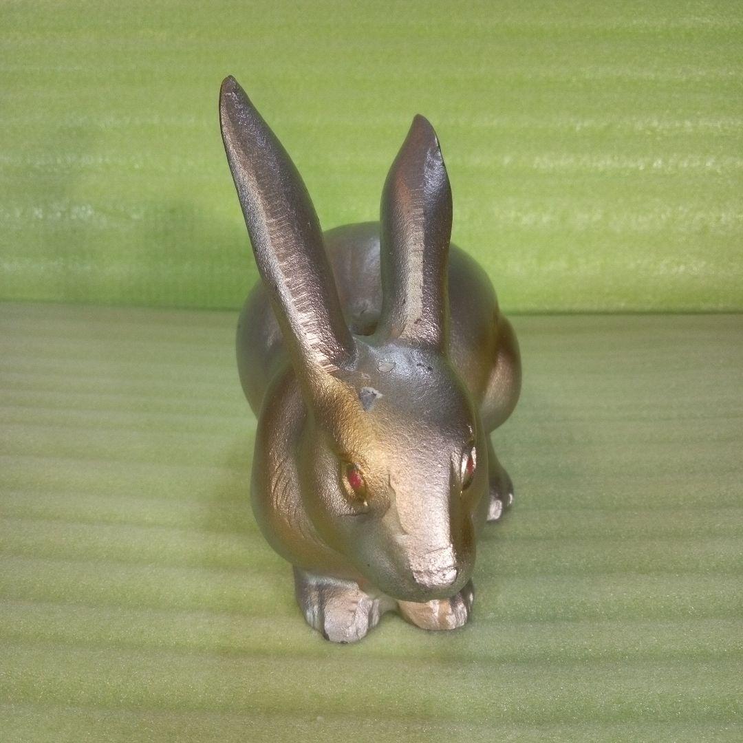 金属製と思われるウサギ型置物　刻印有り　オブジェ　インテリア　ペーパーウェイト