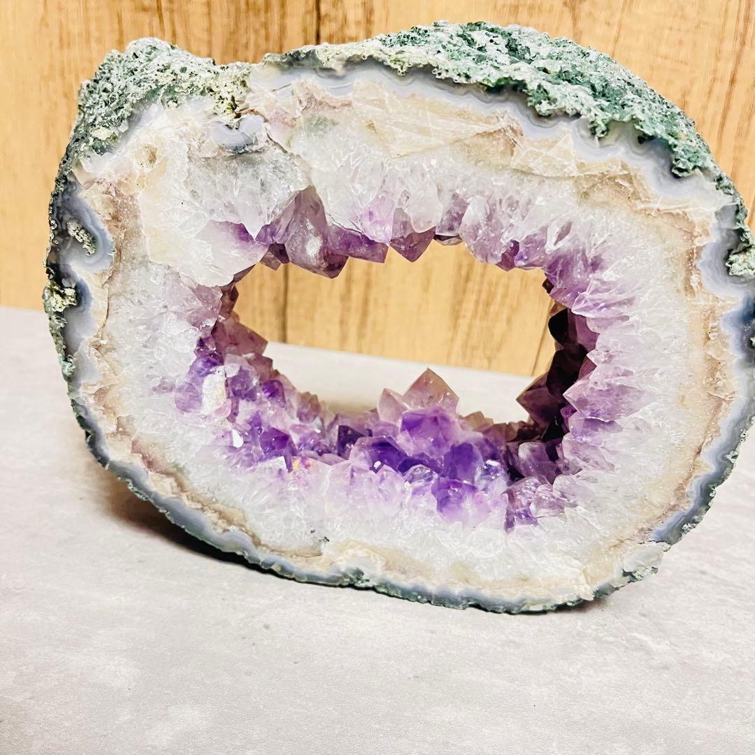 巨大なアメジストスライス　アメジスト　17×23㎝　ずっしり2.9kg