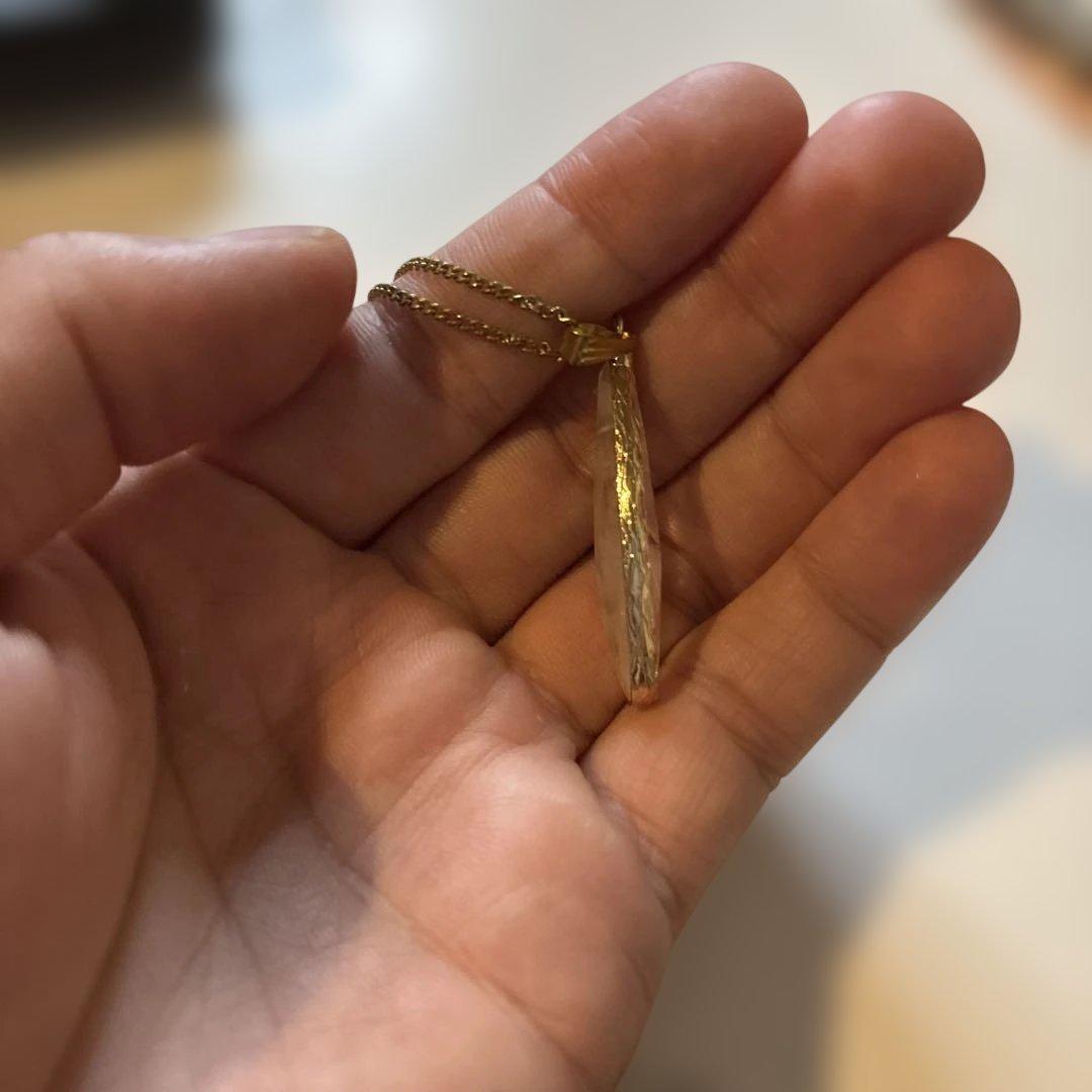 水晶のネックレス！ズーンとくるよ！綺麗！