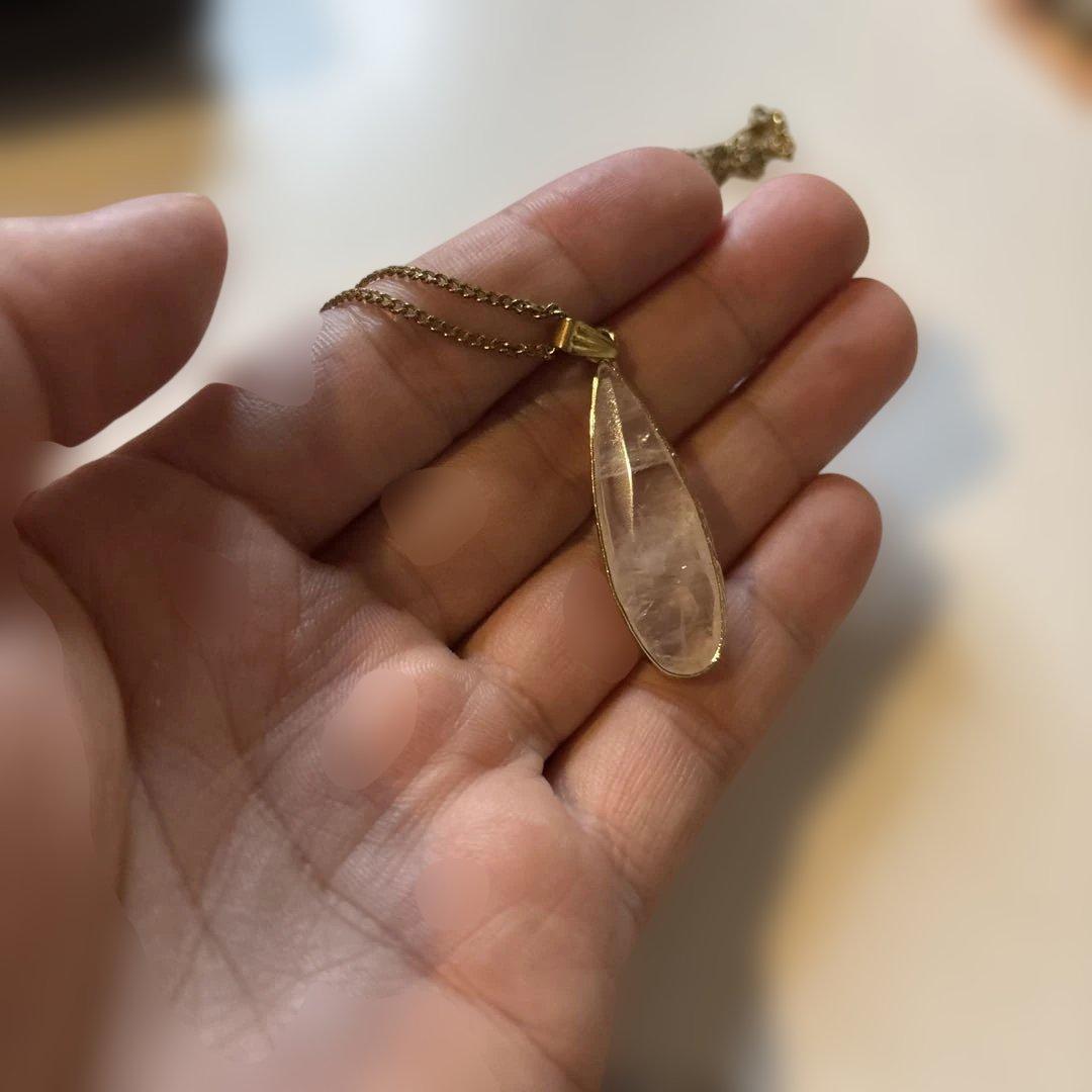 水晶のネックレス！ズーンとくるよ！綺麗！