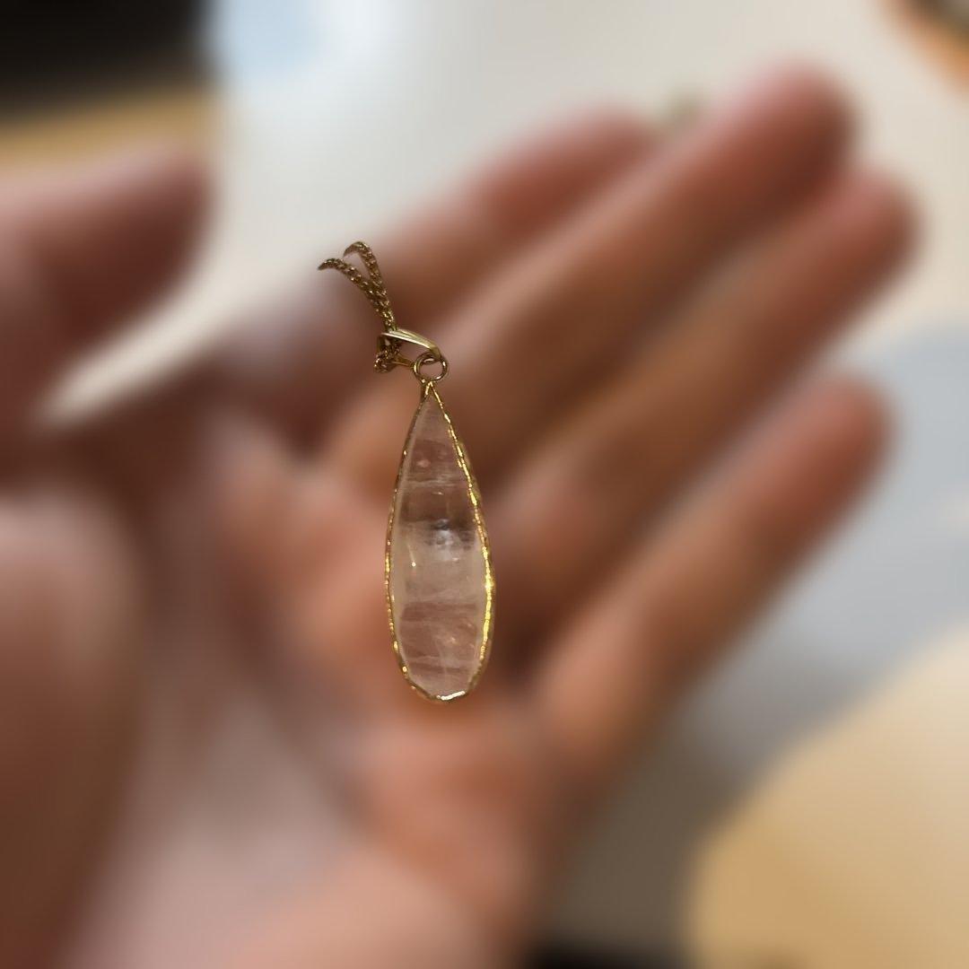 水晶のネックレス！ズーンとくるよ！綺麗！