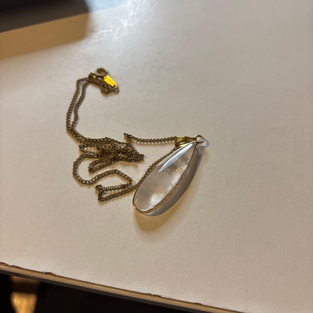 水晶のネックレス！ズーンとくるよ！綺麗！