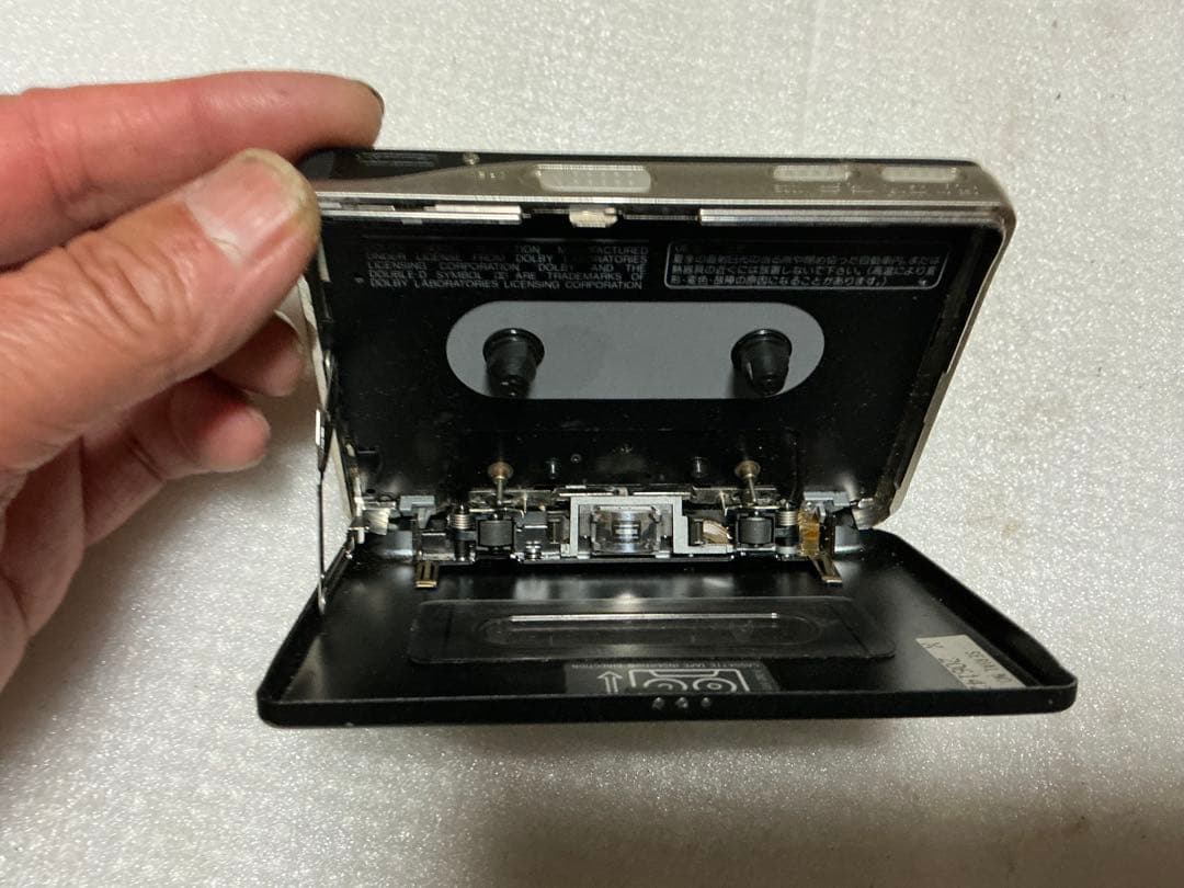 SONY／WALKMAN ＷＭ-EX707。【角に傷あり　付属品無し】。