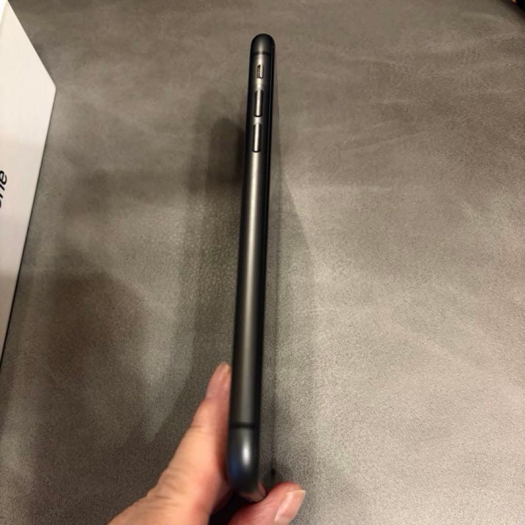 美品　iPhone 11 64GB