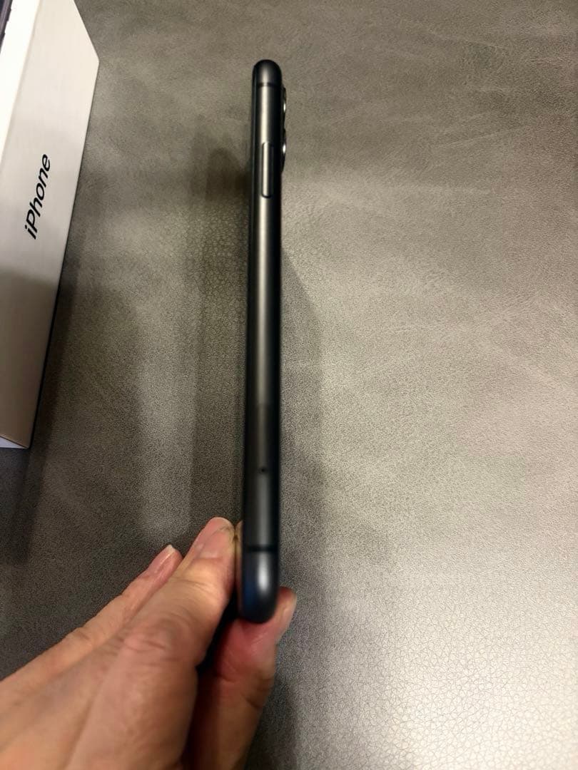 美品　iPhone 11 64GB