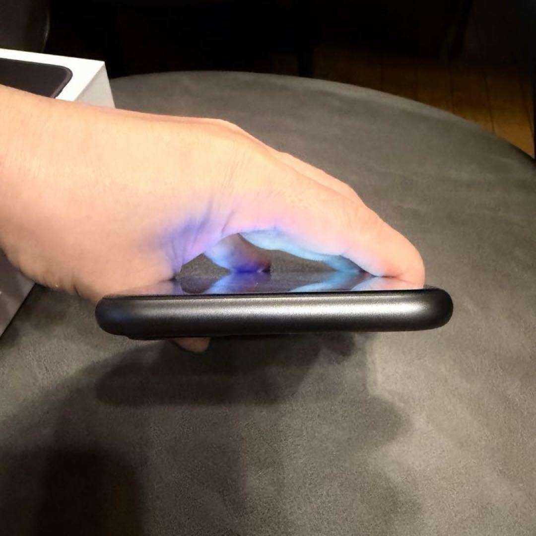 美品　iPhone 11 64GB