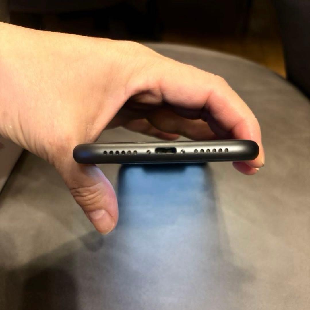 美品　iPhone 11 64GB