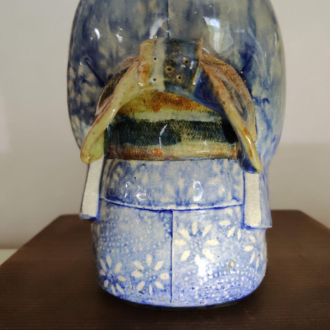 着物姿の女性坐像　陶器製　芸術作品　砥部焼？　台付き１体
