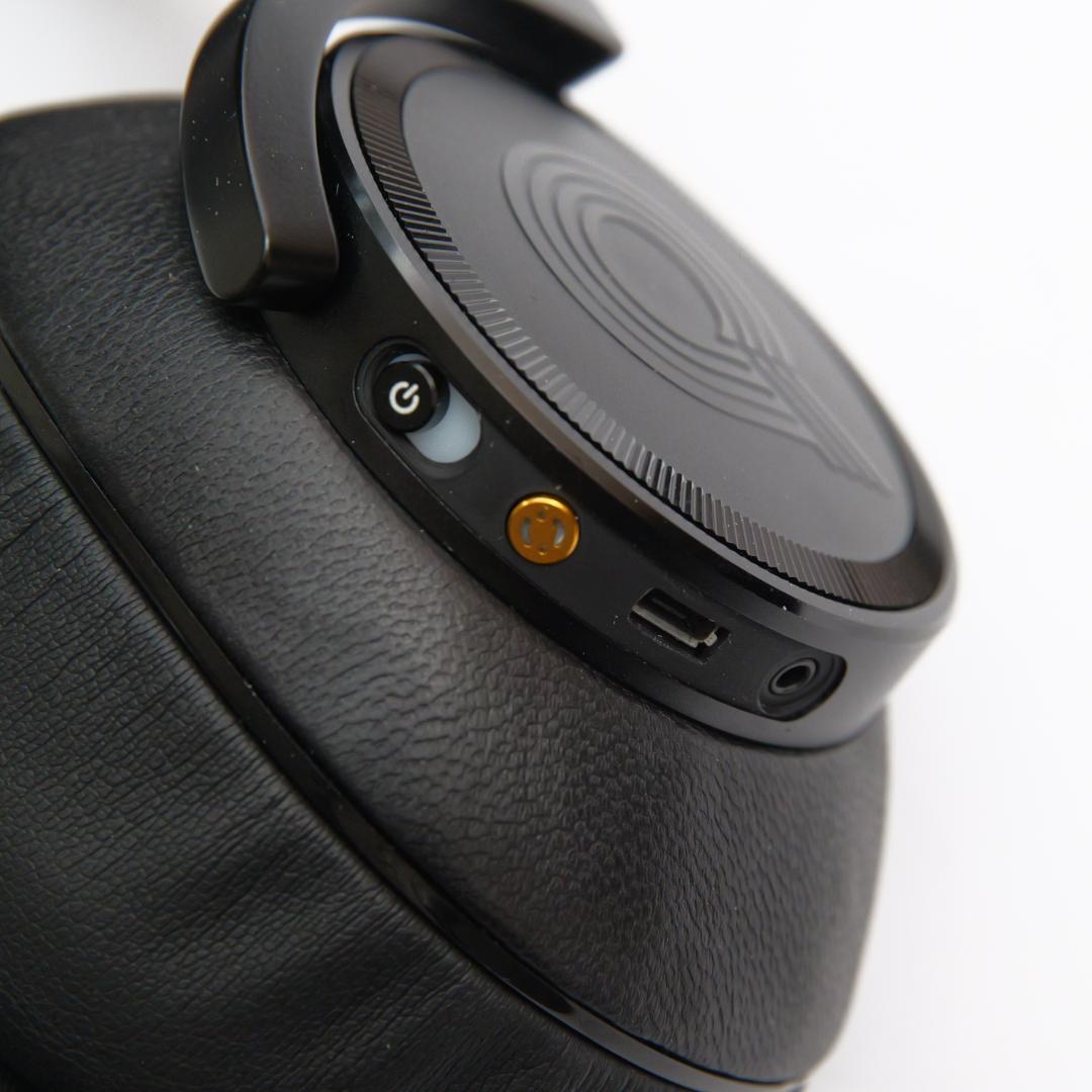 AKG N90Q 密閉型ノイズキャンセリングヘッドホン ブラック