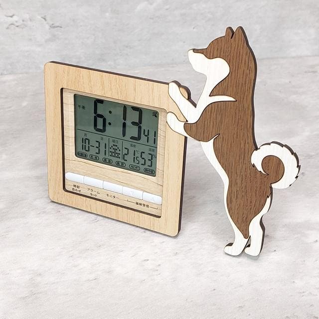 【電波時計】ワンちゃんが寄り添う電波デジタル時計 ― 柴犬　茶色