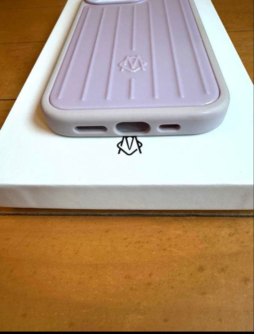 rimowa　iPhone 15 Pro　ラベンダー