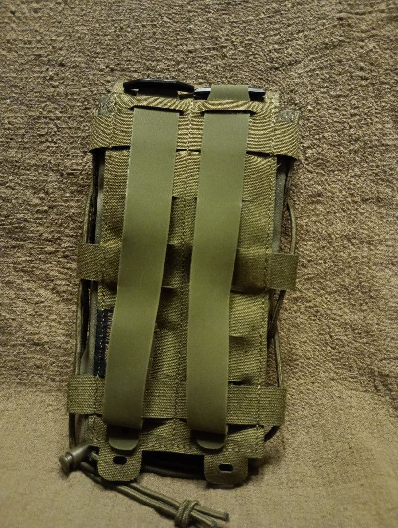 Tasmanian Tiger IFAK POUCH VERTICAL　オリーブ
