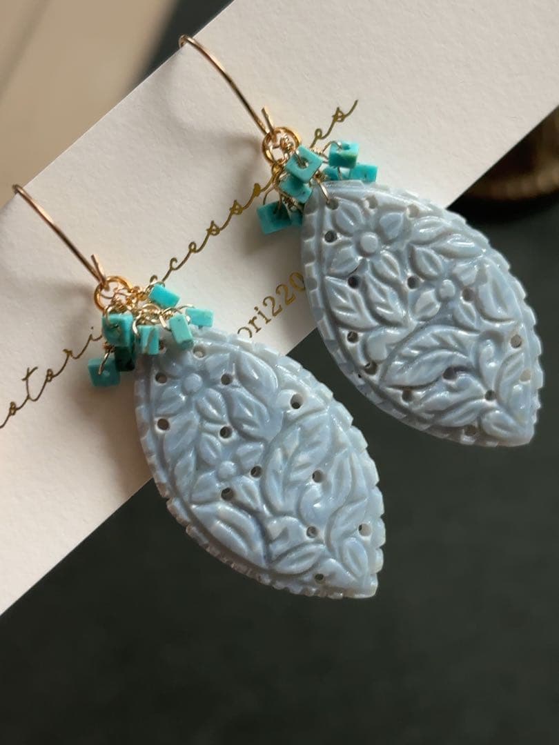 B71 ブルーオパールカービングピアス