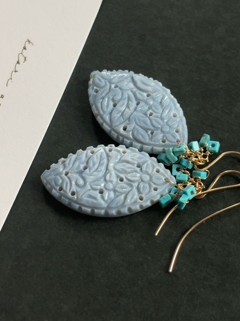 B71 ブルーオパールカービングピアス