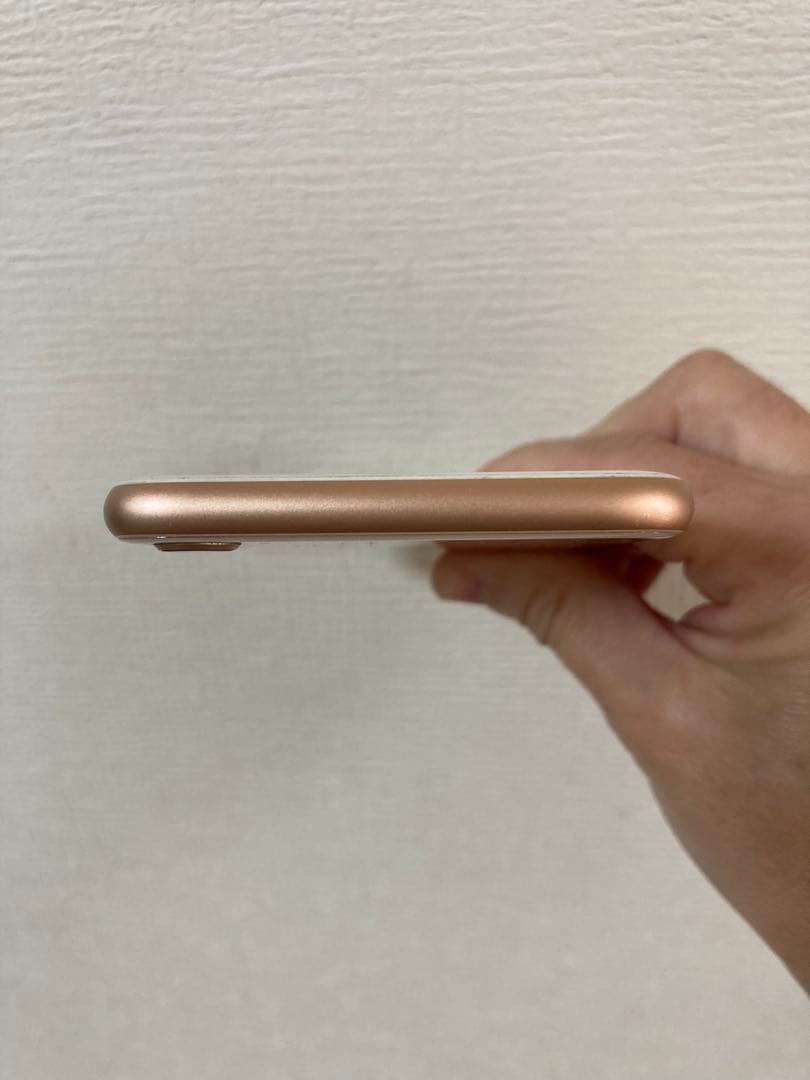 Apple iPhone 8 本体 画面にひびあり