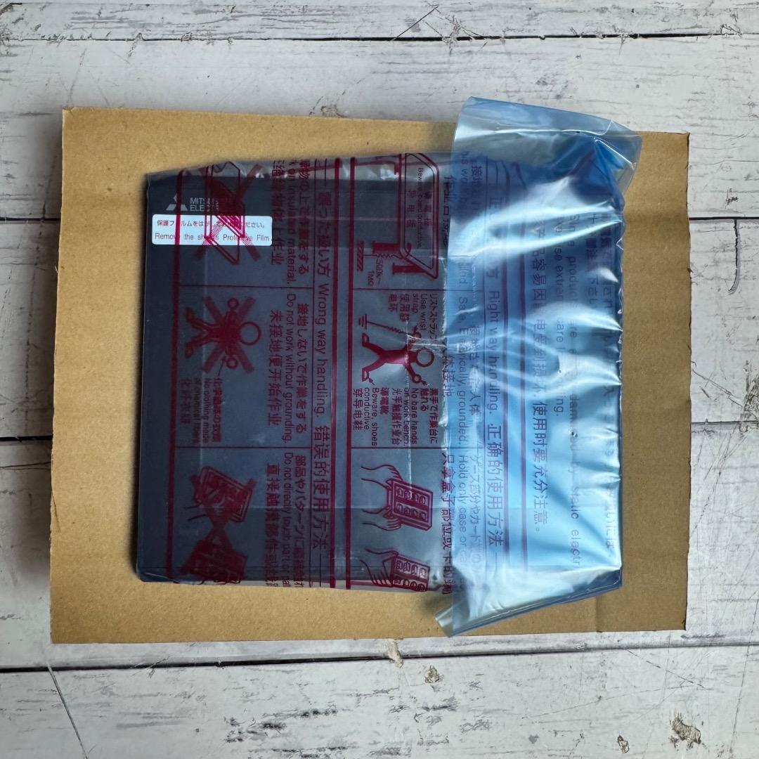 新品 三菱電機製 GT2505-VTBD グラフィックオペレーションターミナル