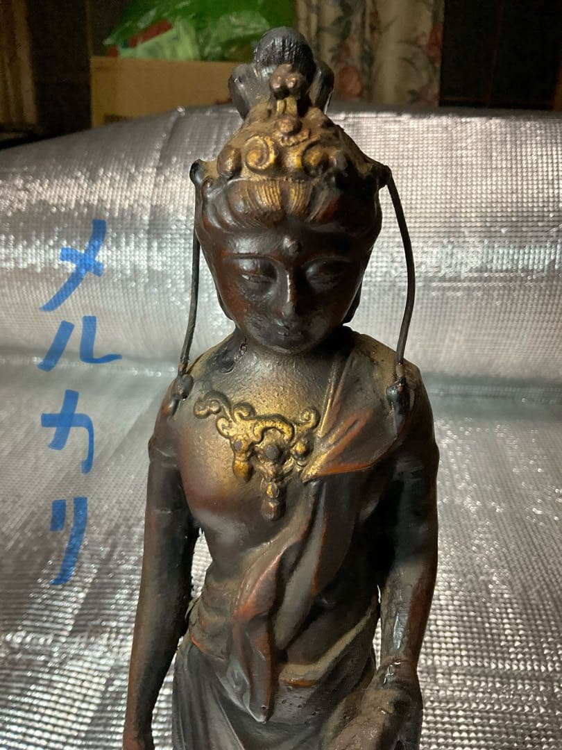 正観世音菩薩立像／銅製。【高さ／38cm、重さ／2.6kg 作者不明？】。