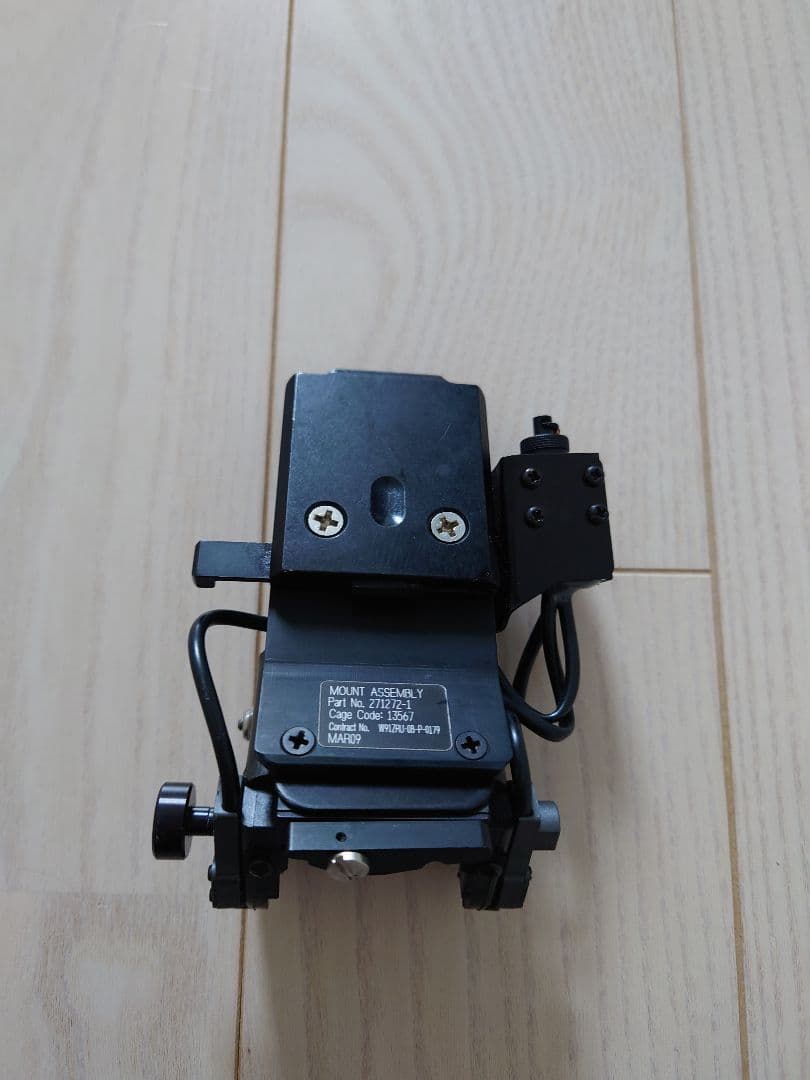 実物 ANVIS AN/AVS-9用 NVGマウント　ナイトビジョン　LE装備